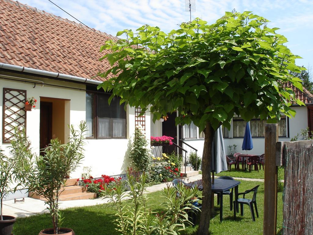 Rózsa Apartman Gyula Exterior foto